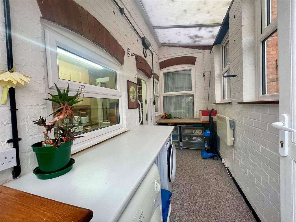 Utility lean-to