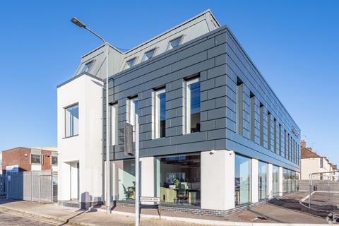 Office to rent, 389 Newport Rd Cardiff CF24 1TP