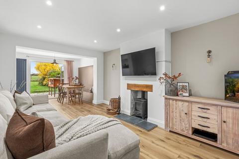 4 bedroom semi-detached house for sale, Sun Crescent, Aylesbury HP18
