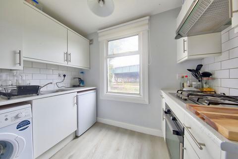 2 bedroom flat to rent, Eversleigh Road, Battersea, SW11