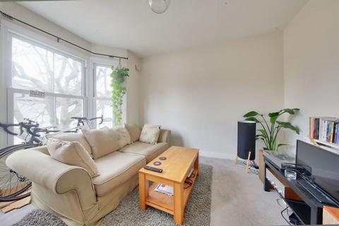 2 bedroom flat to rent, Eversleigh Road, Battersea, SW11