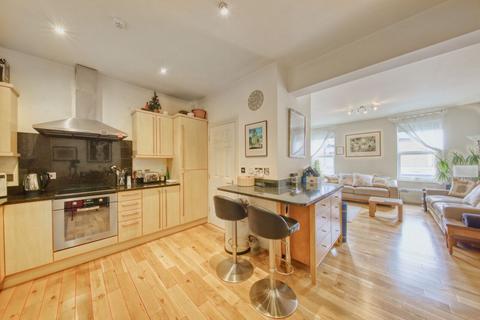 2 bedroom flat for sale, Old York Road, London, SW18