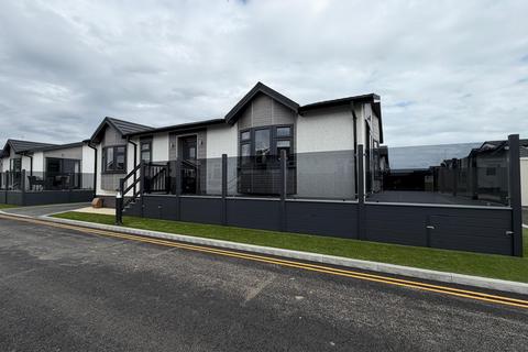 2 bedroom park home for sale, Canvey Island, Essex, SS8