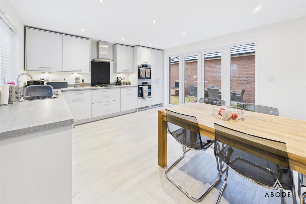 CAM04913 G0-PR0137-STILL004.jpg