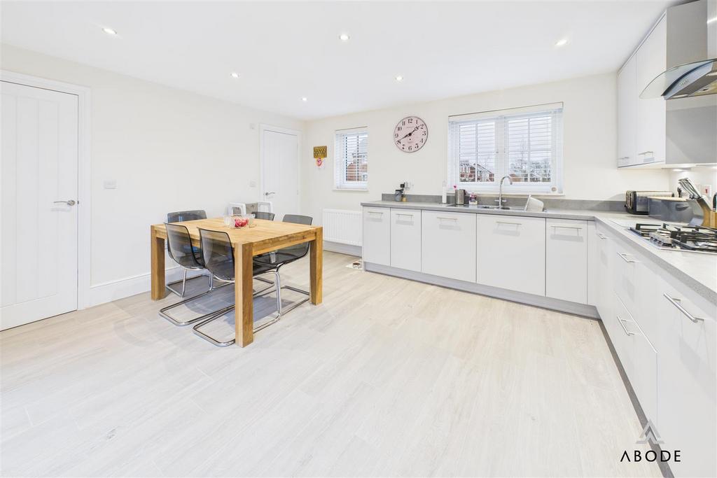 CAM04913 G0-PR0137-STILL006.jpg