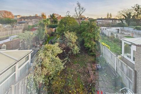 3 bedroom house for sale, Strathmore Gardens, Hornchurch