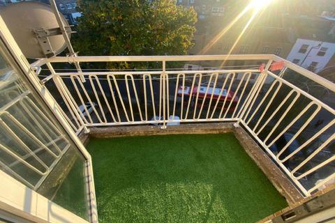 3 bedroom flat to rent, London NW1