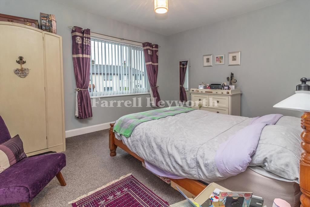 Bedroom 1 image 2