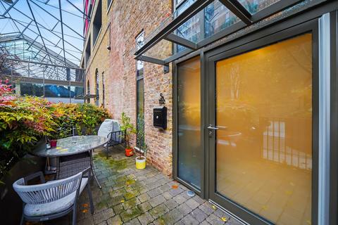 undefined, Windsor Square, London, SE18