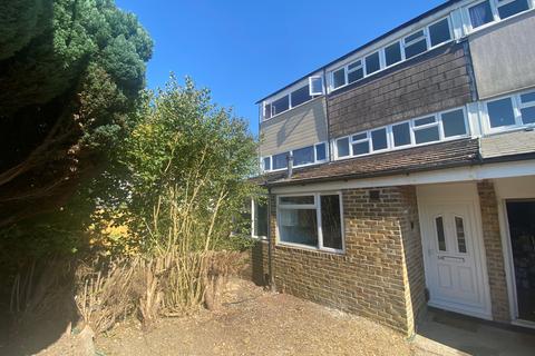 undefined, Malvern Close , Basingstoke RG22