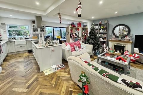 3 bedroom detached house for sale, Nursery Road, Sheffield S25