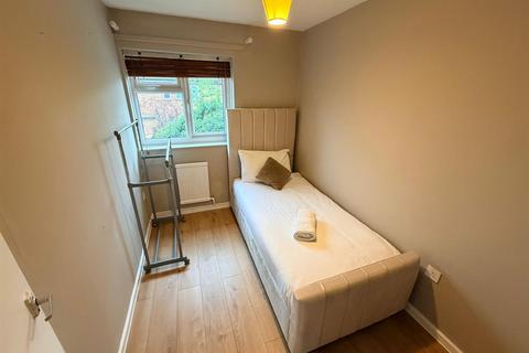 1 bedroom in a house share to rent, Baxter Road, London