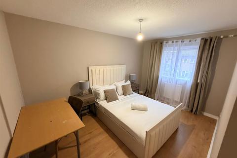 1 bedroom in a house share to rent, Baxter Road, London