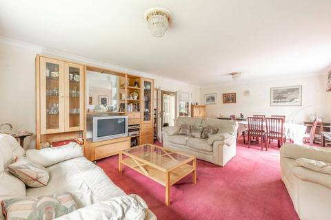 2 bedroom flat for sale, Myrtleside Close, Northwood, HA6