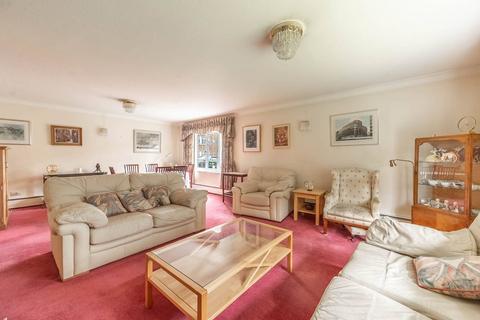 2 bedroom flat for sale, Myrtleside Close, Northwood, HA6