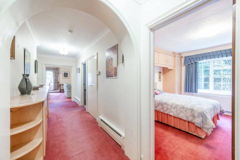 2 bedroom flat for sale, Myrtleside Close, Northwood, HA6
