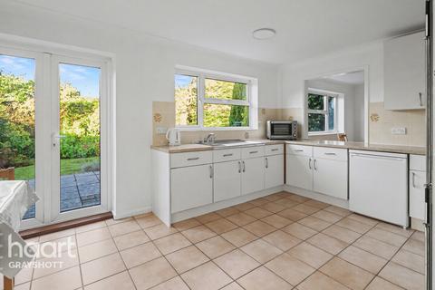 4 bedroom detached house for sale, The Boreen, Headley Down