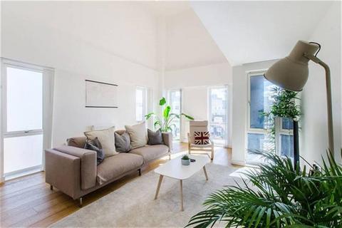 3 bedroom flat share to rent, 11 Canoe Walk, London E14