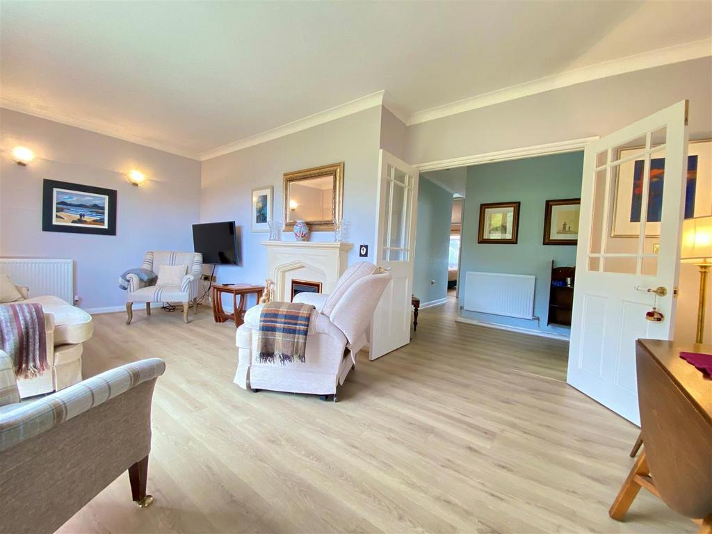 28 orcchard loung e.jpg