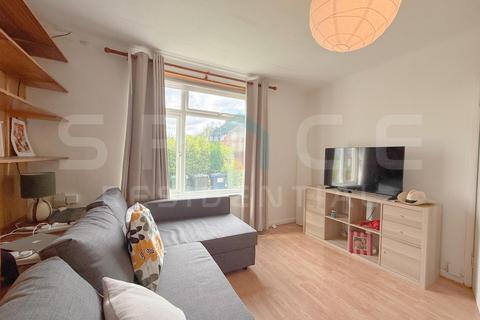 undefined, 2 Bedroom property in Millfield Road HA8