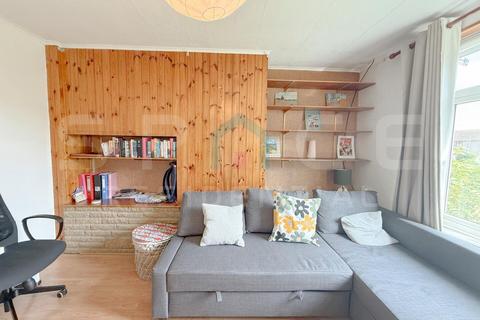 undefined, 2 Bedroom property in Millfield Road HA8