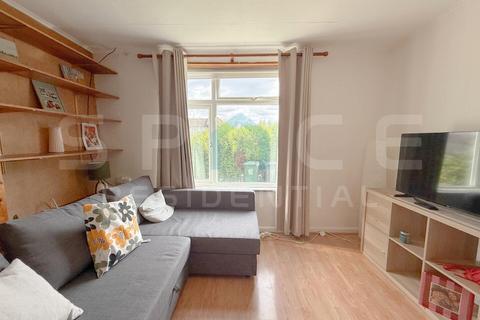 undefined, 2 Bedroom property in Millfield Road HA8