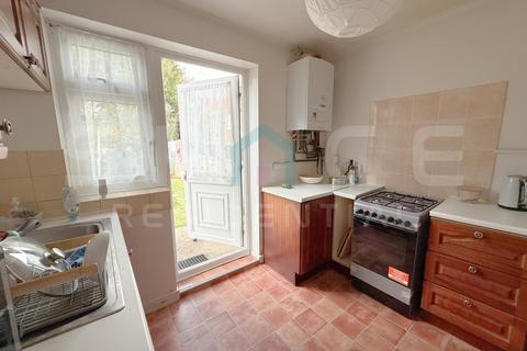 undefined, 2 Bedroom property in Millfield Road HA8