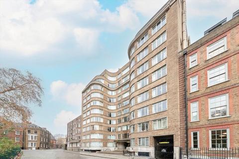 undefined, Charterhouse Square, London EC1M