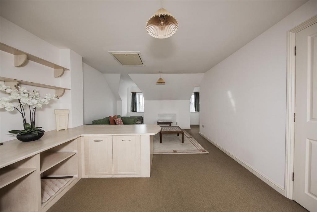 Bedroom / Study