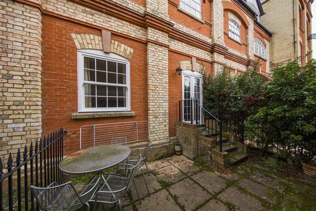 Rear Courtyard Garden