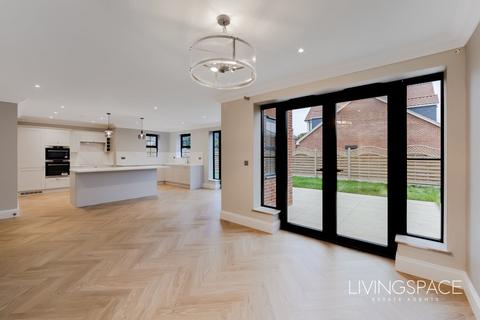 undefined, Sabre Close, Felsted