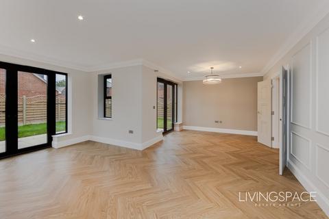 undefined, Sabre Close, Felsted
