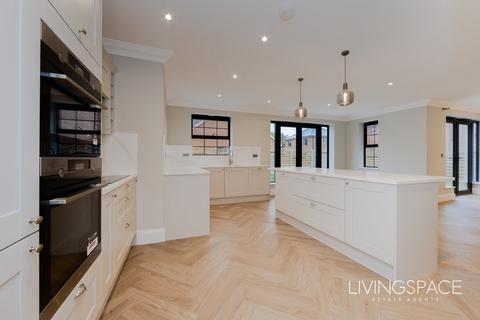 undefined, Sabre Close, Felsted