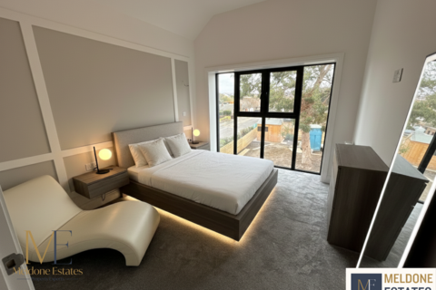 undefined, Gravesend DA11