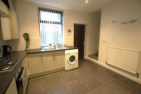 2 bedroom terraced house to rent, Moorcroft Street, Oldham, OL8