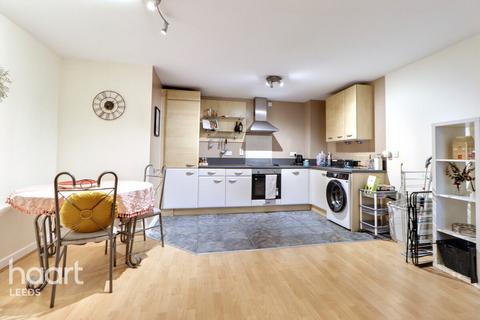 2 bedroom apartment for sale, Elmwood Lane, LEEDS