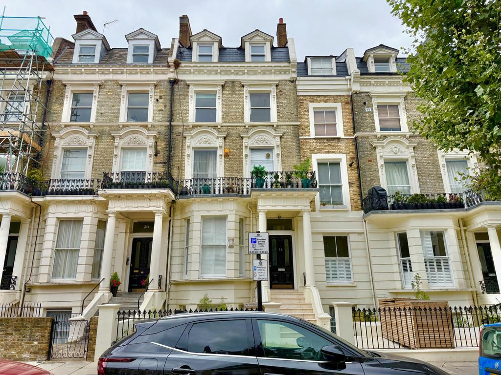 Third Floor 1 bedroom share of freehold flat in M