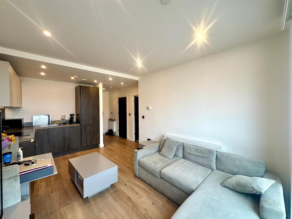 Living Room pic 2.jpeg