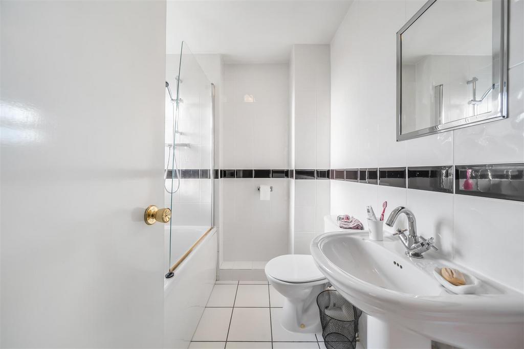 Family Bathroom:
