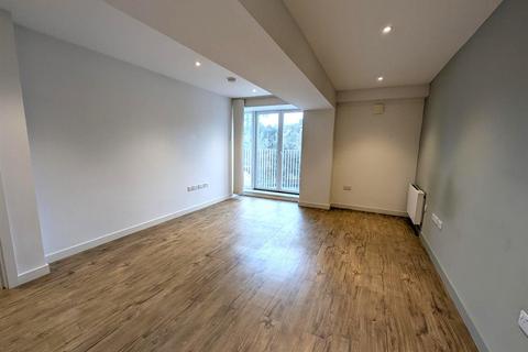 1 bedroom house to rent, 40-48 High Street, London