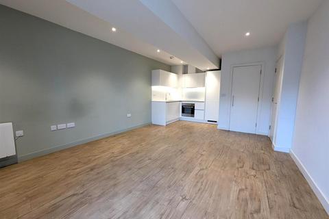 1 bedroom house to rent, 40-48 High Street, London