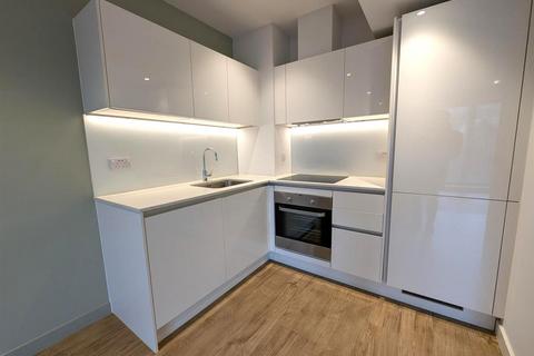 1 bedroom house to rent, 40-48 High Street, London