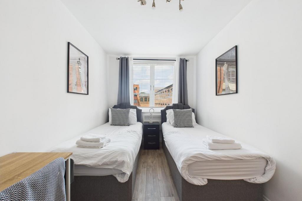 CAM04106 G0-PR0137-STILL015.jpg