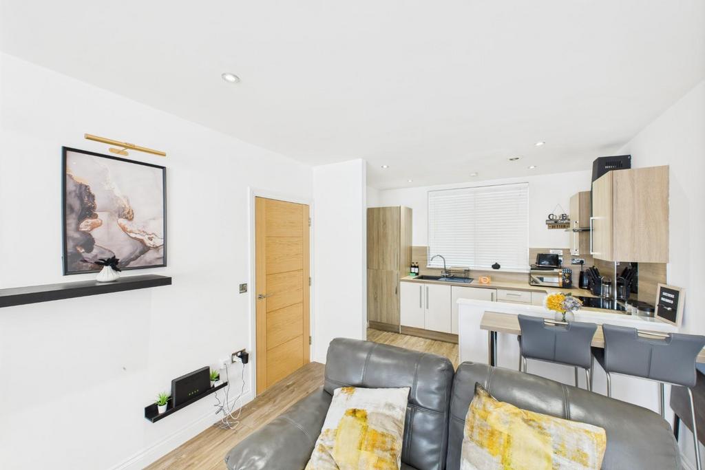 CAM04106 G0-PR0137-STILL018.jpg