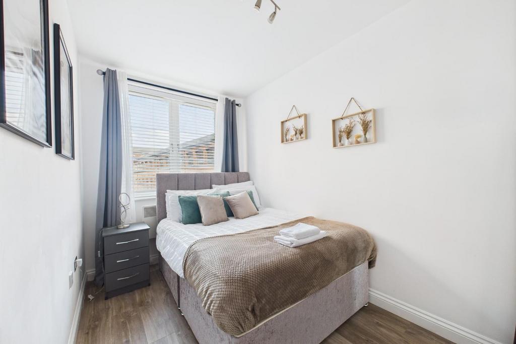 CAM04106 G0-PR0137-STILL009.jpg