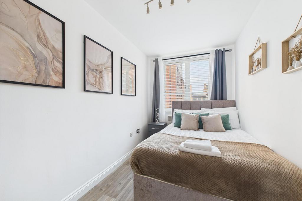 CAM04106 G0-PR0137-STILL010.jpg