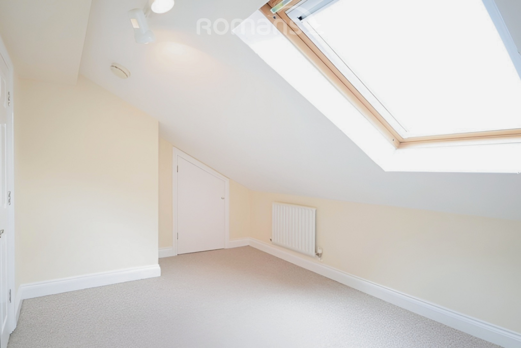 Fe9c9483-Bedroom 202