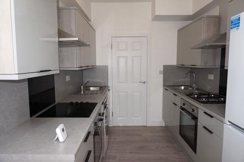 5 bedroom terraced house to rent, Ilford IG2
