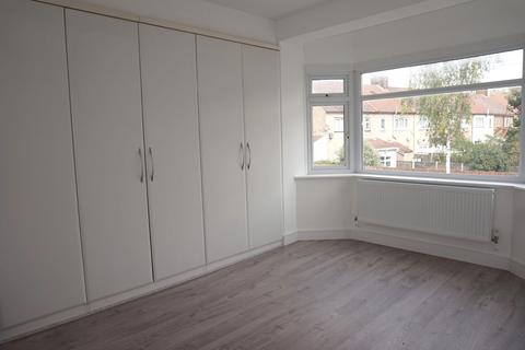 5 bedroom terraced house to rent, Ilford IG2