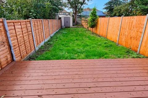 5 bedroom terraced house to rent, Ilford IG2
